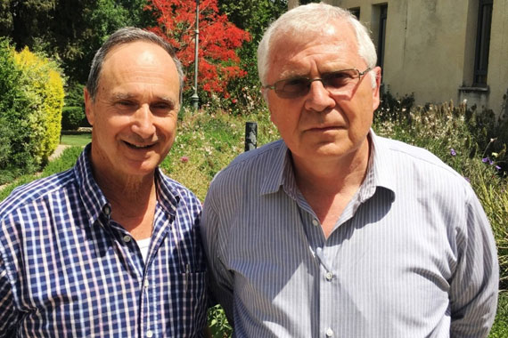 מימין- החוקר דב פרוסקי ועמוס לוין סמנכל חקלאות בפיתוח הגליל. צילום: תקשורות יעל שביט